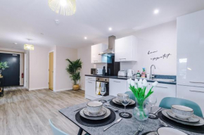 Deluxe 2 Bedroom 2 Bathroom Apartment - Free Secure Parking